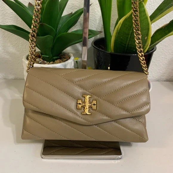 ππ TORY BURCH Kira Chevron Chain Wallet - Picture 1 of 13